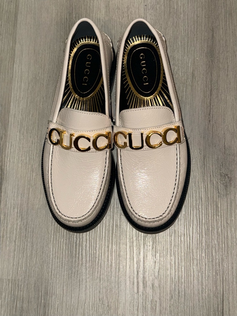 Gucci logo-plaque leather loafers